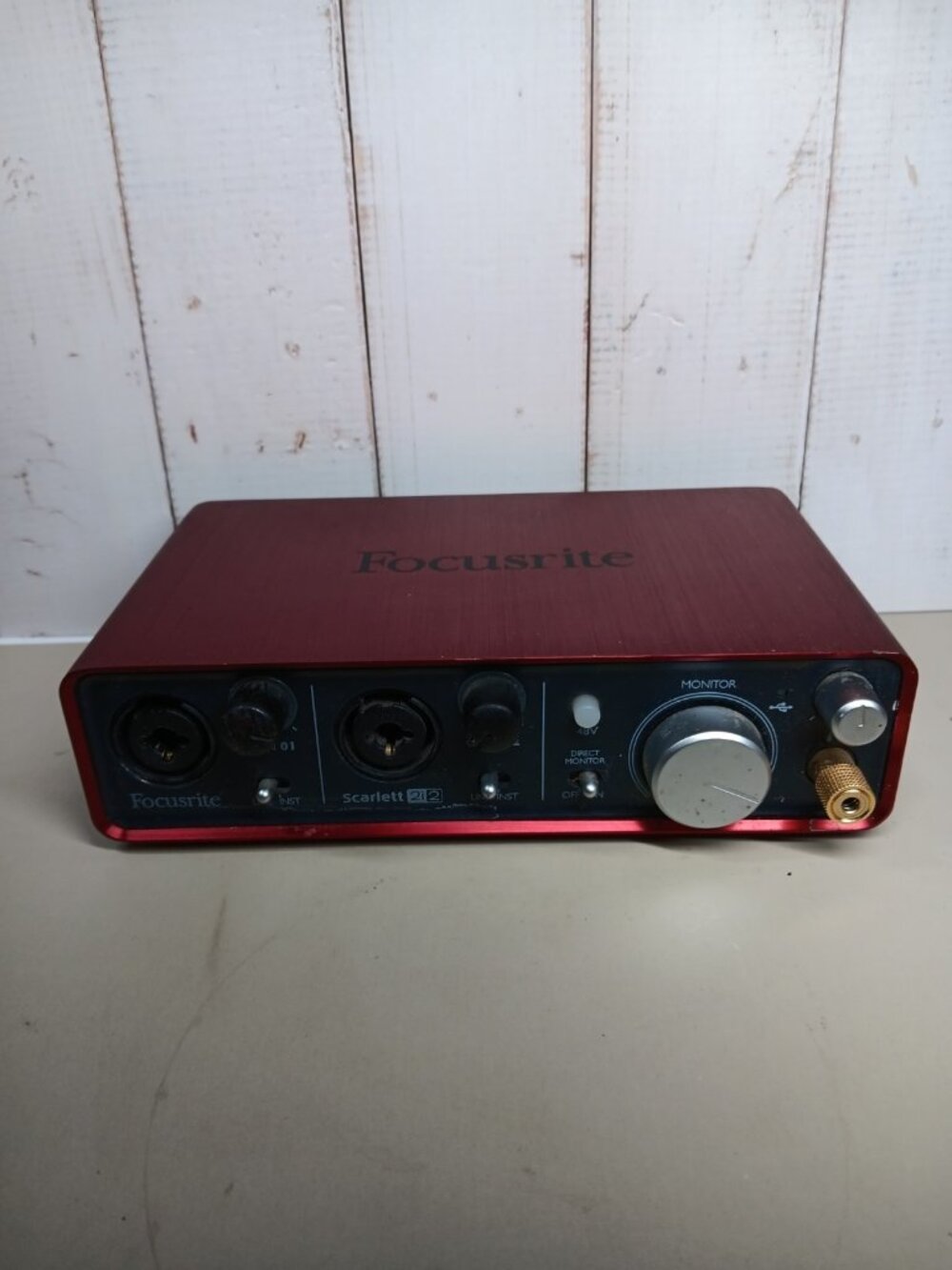 Focusrite Scarlett 2i2 (1st Generation) USB Audio Interface UPC: 815301008170